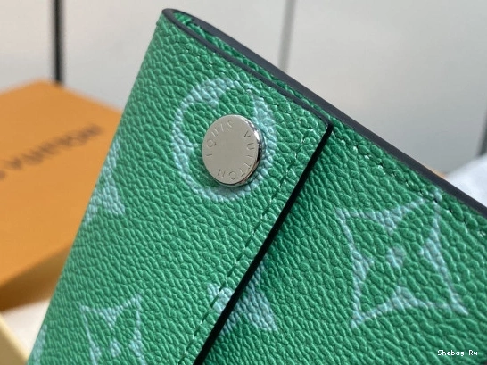 Card Holder Necklace-7.6*10*0.5CM VUITTON LOUIS 0802